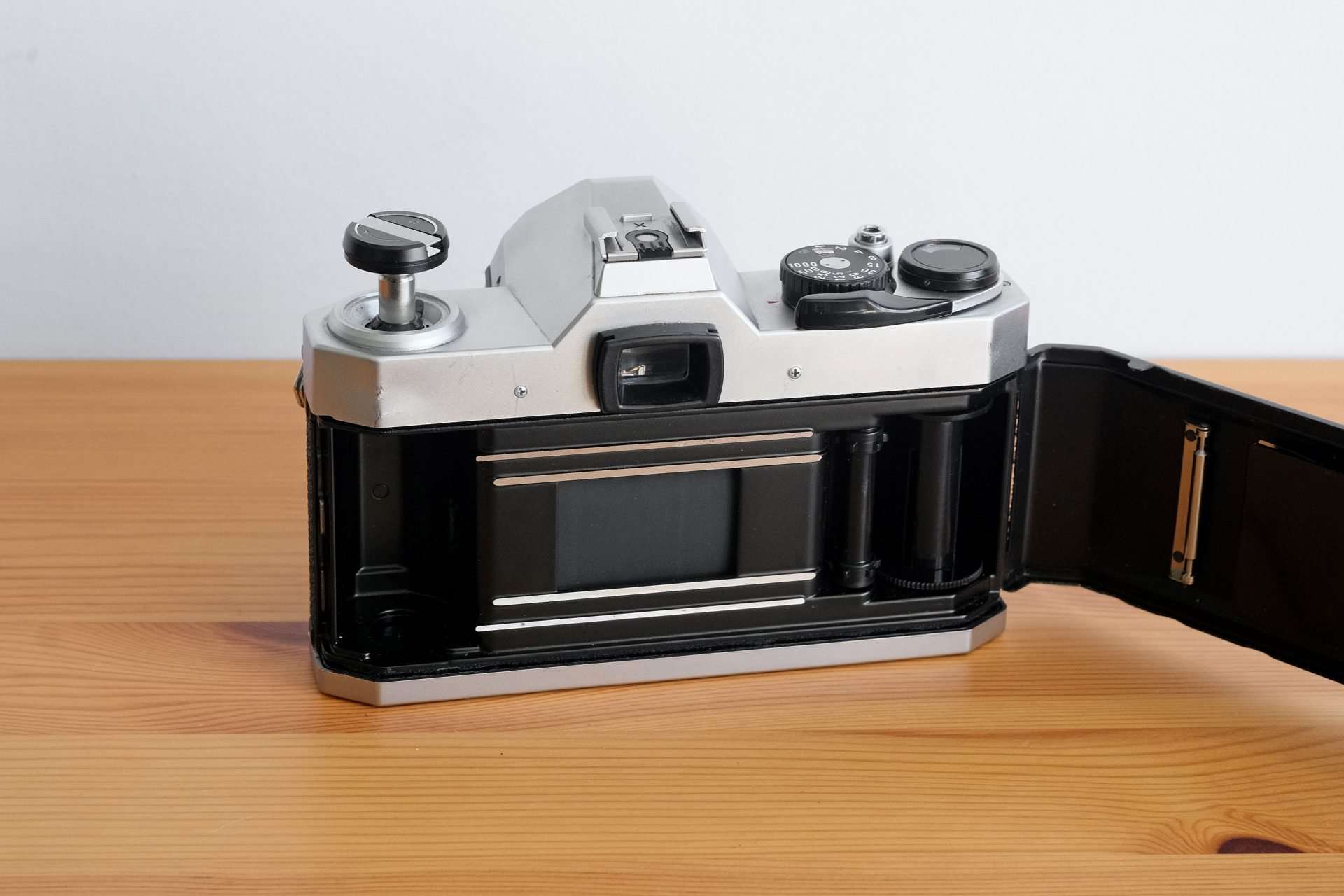 Pentax K1000 Film Camera & 50mm f/1.7 SMC Lens - Image 3
