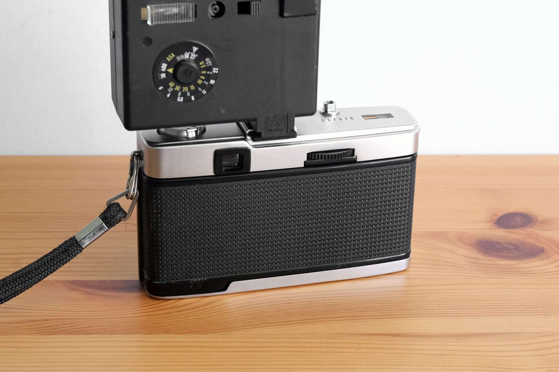 Olympus Trip 35 Film Camera & Rollei Flash - Image 2