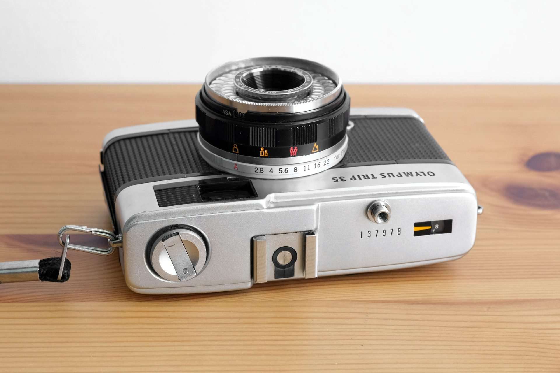 Olympus Trip 35 Film Camera & Rollei Flash - Image 4